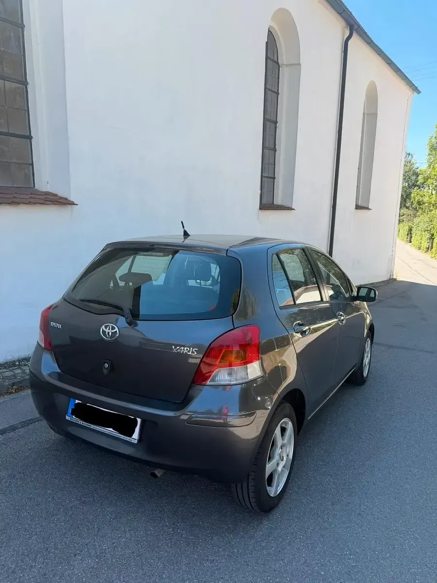 Gebraucht Toyota Yaris 101 PS (74 kW) 2009 Grau Kleinwagen