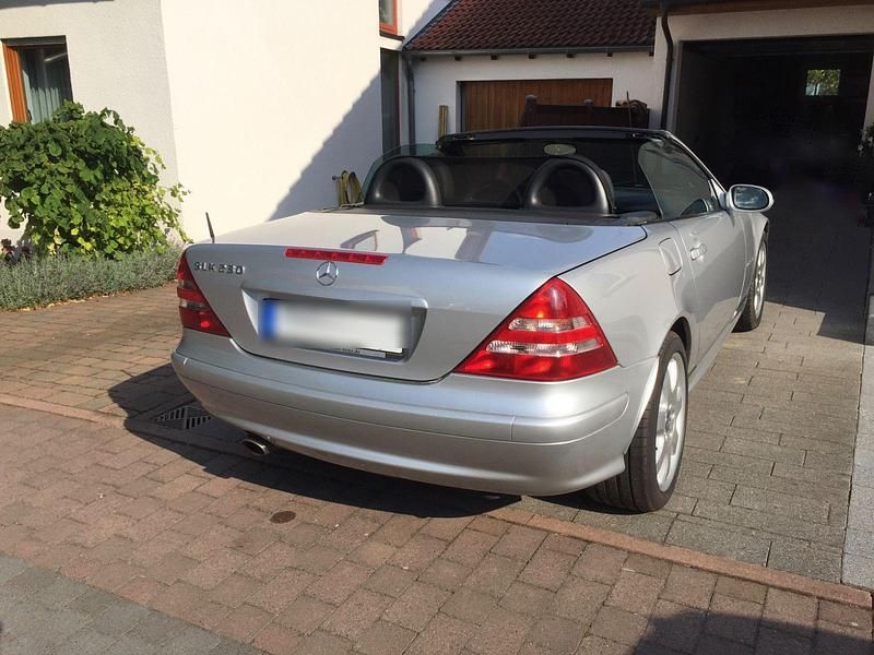 Silber Gebraucht 2002 Mercedes SLK230 Cabrio | 8.250 € (Teuer) - Bild 1/4