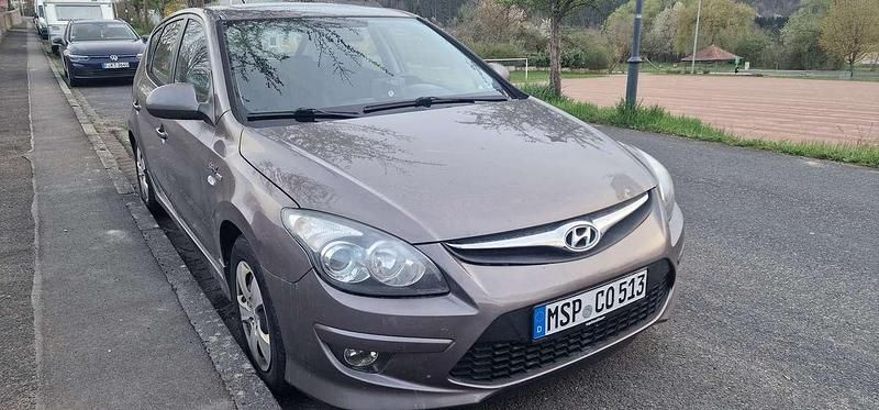 Gebraucht Hyundai i30 Style 116 PS (85 kW) 2011 Braun Limousine