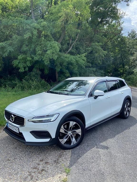 Weiß Gebraucht 2020 Volvo V60 CC Kombi | 24.000 € (Fairer Preis) - Bild 1/4