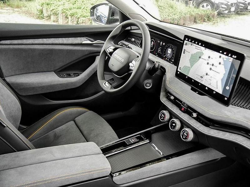 Gebraucht Skoda Superb Selection 193 PS (141 kW) 2025 Graphitegrau metallic Kombi