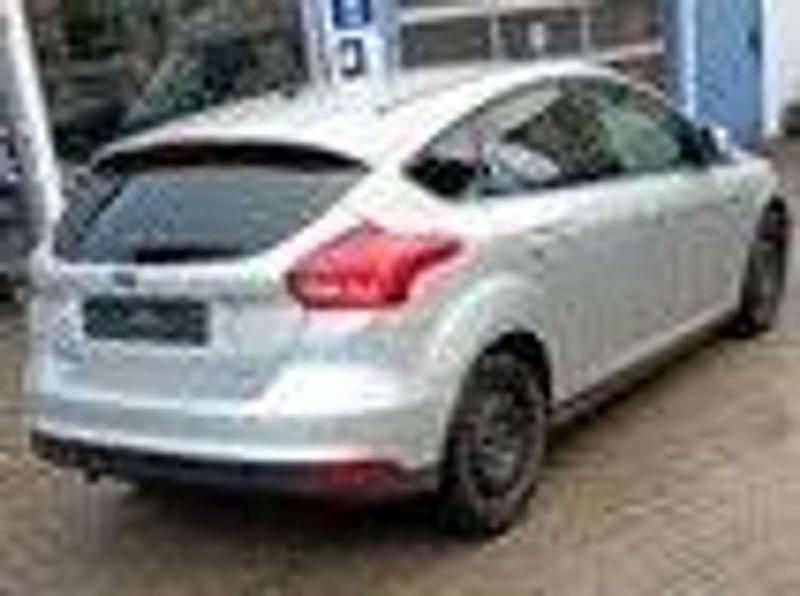 Gebraucht Ford Focus Titanium 125 PS (91 kW) 2016 Polarsilbermetallic Limousine