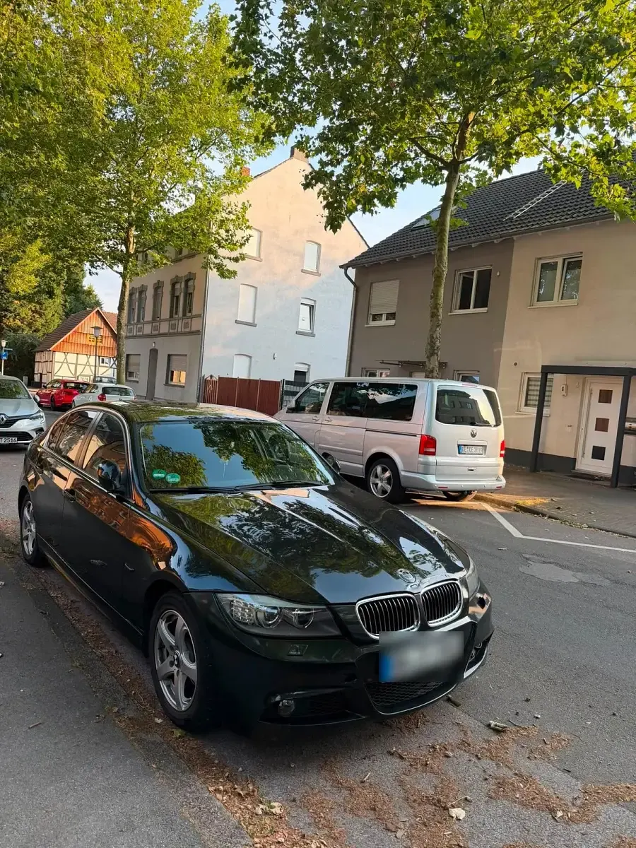 Gebraucht BMW 318 143 PS (105 kW) 2011 Schwarz Limousine
