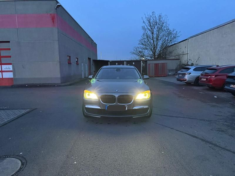 Gebraucht BMW 730 245 PS (180 kW) 2009 Grau Limousine