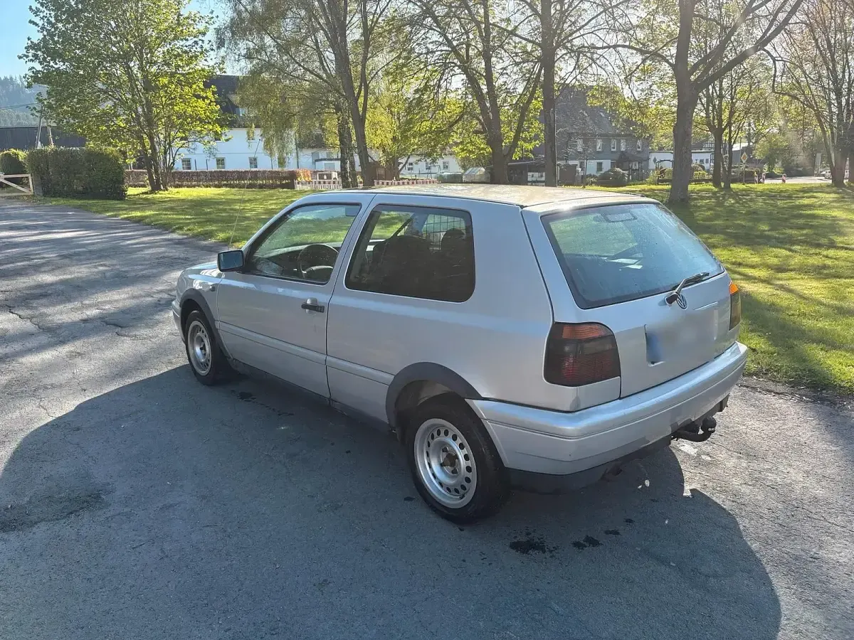 Second-hand VW Golf III 75 CP (55 kW) 1997 Argintiu Hatchback