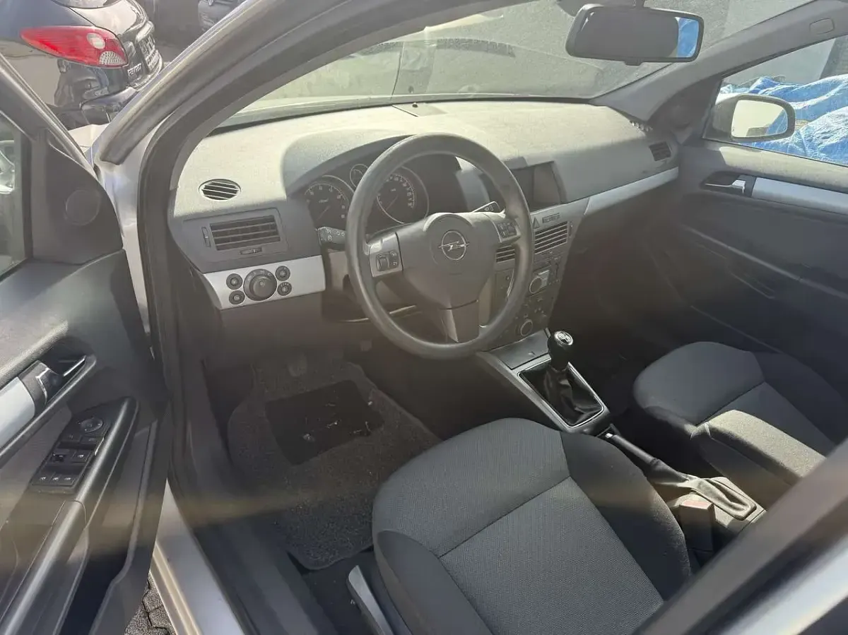Gebraucht Opel Astra 140 PS (102 kW) 2006 Silber Limousine
