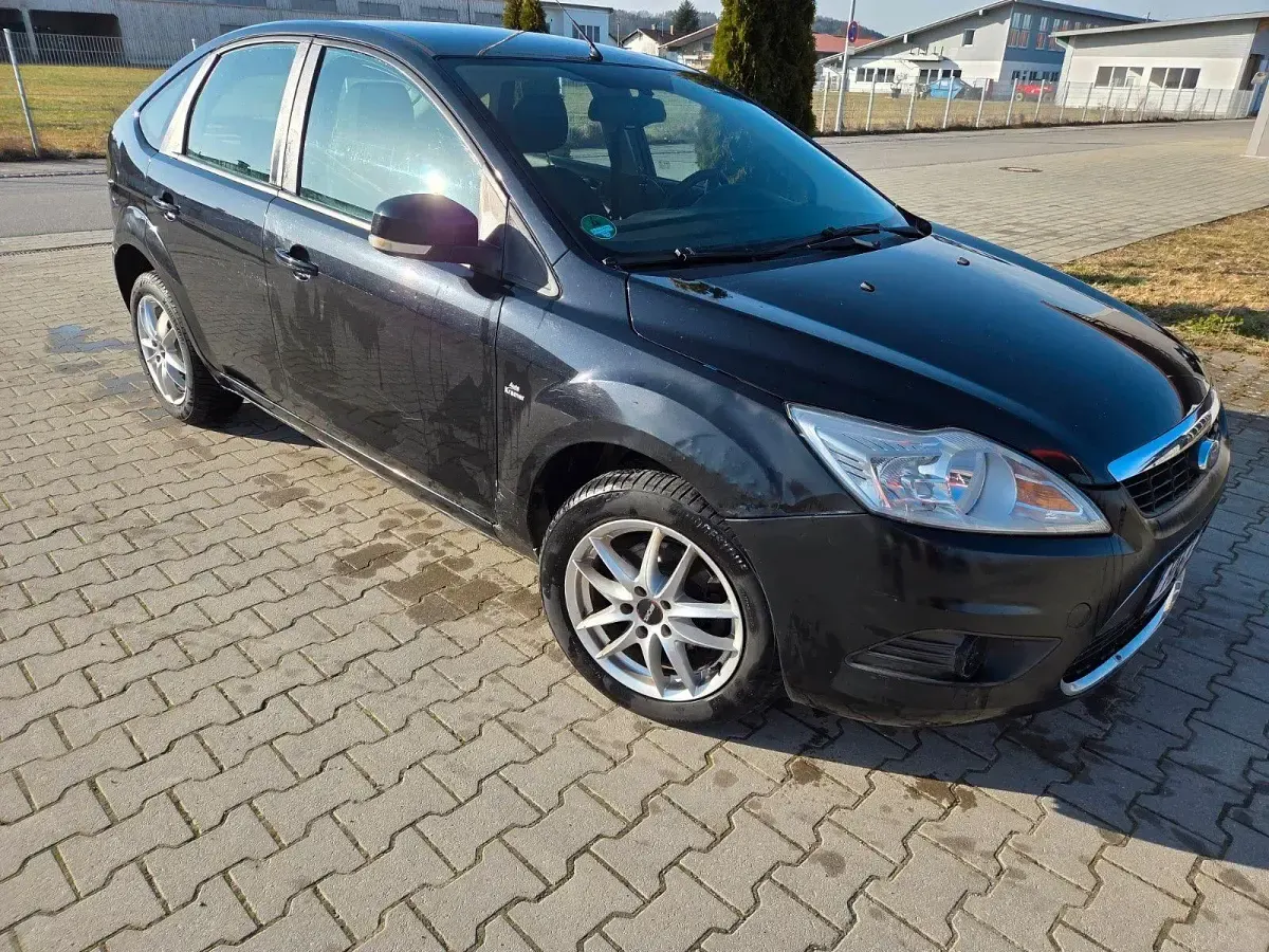 Usado Ford Focus Ambiente 101 CV (74 kW) 2008 Negro Berlina