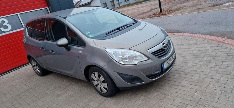 Silber Gebraucht 2011 Opel Meriva Edition Van / Kleinbus | 2.500 € (Guter Preis) - Bild 1/4