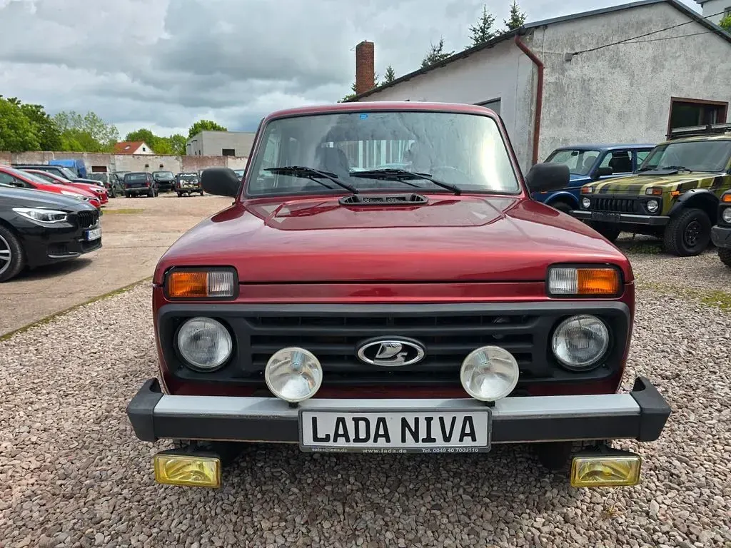 Gebraucht Lada Taiga 83 PS (61 kW) 2017 Rot SUV