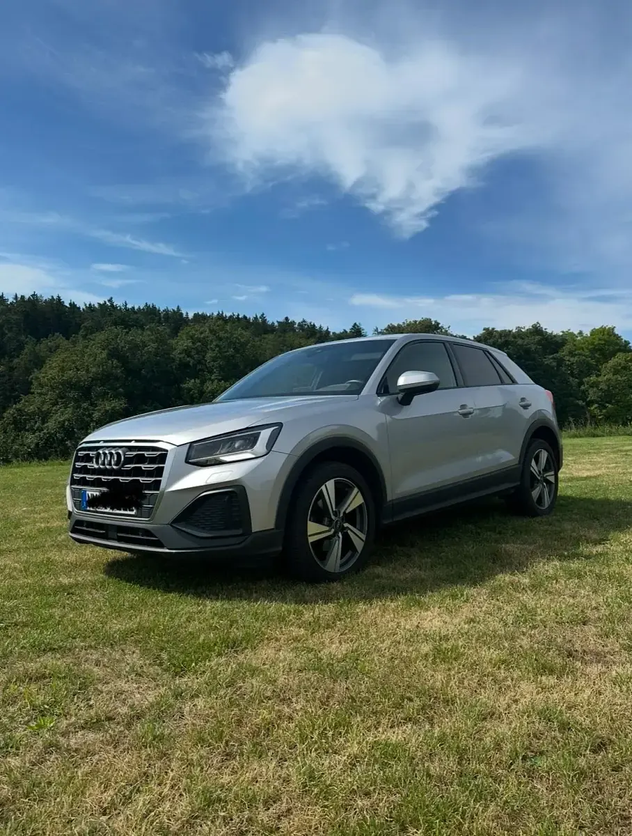Gebraucht Audi Q2 S-Line 150 PS (110 kW) 2022 Silber SUV