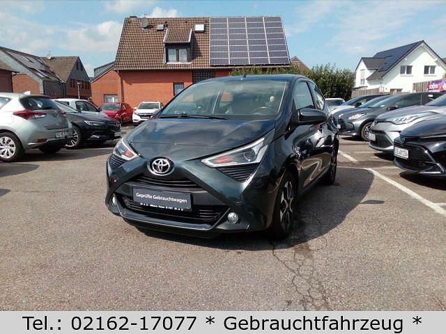 Grau Gebraucht 2021 Toyota Aygo X-play Kleinwagen | 9.440 € (Guter Preis) - Bild 1/4