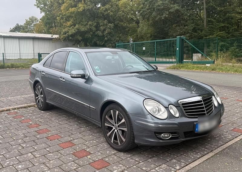 Grau Gebraucht 2007 Mercedes E280 Limousine | 4.499 € (Guter Preis) - Bild 1/4