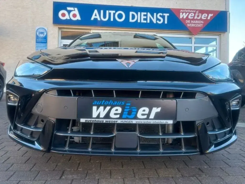 Second-hand Cupra Leon 150 CP (110 kW) 2024 Negru Break