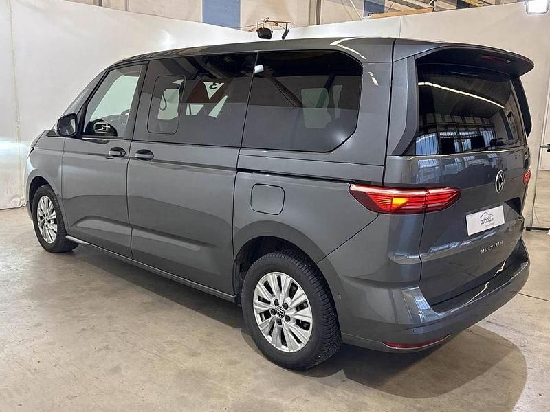 Second-hand VW Multivan 150 CP (110 kW) 2024 Gri Monovolum