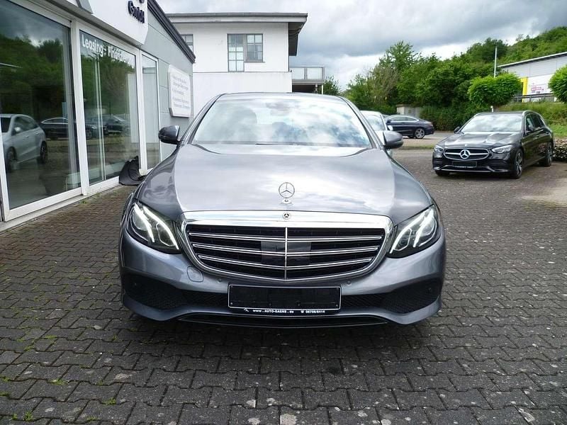 Gebraucht Mercedes E200 184 PS (135 kW) 2019 Selenitgrau (metallic) Limousine