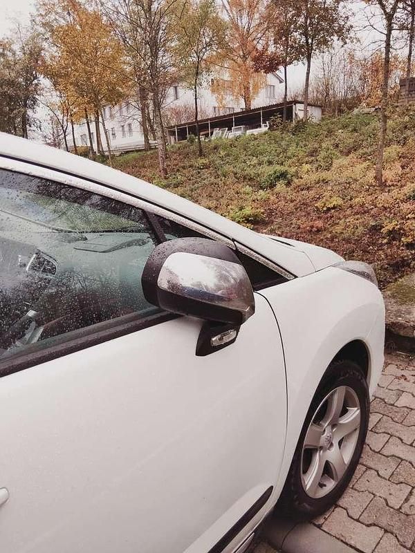 Weiß Gebraucht 2015 Peugeot 3008 Kombi | 9.900 € (Etwas zu teuer) - Bild 1/4