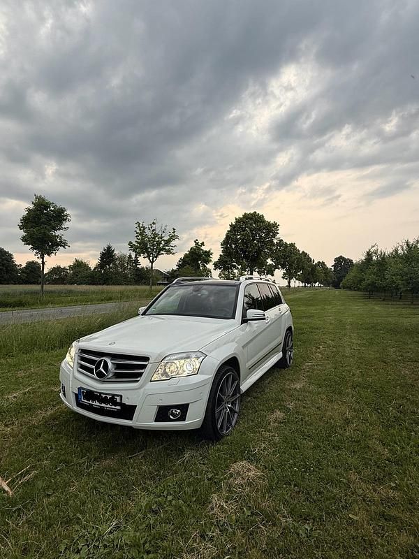 Weiß Gebraucht 2009 Mercedes GLK350 SUV | 17.950 € (Teuer) - Bild 1/4