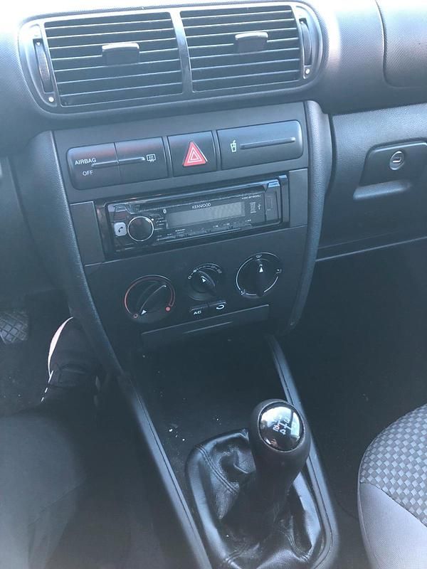 Second-hand Seat Leon 110 CP (80 kW) 2005 Gri Hatchback