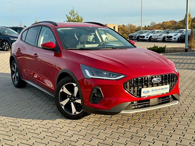 Używany Ford Focus Active 125 KM (91 kW) 2024 Czerwony Sedan/Limuzyna