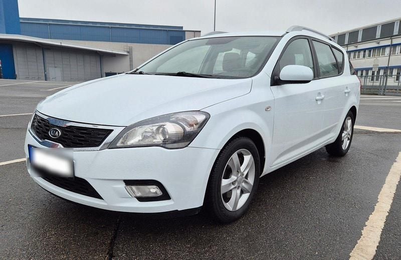 Usado Kia Ceed 125 HP (91 kW) 2011 Branco Citadino