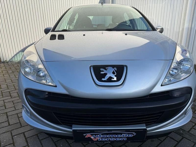 Gebraucht Peugeot 206+ Basis 60 PS (44 kW) 2010 Silber Kleinwagen