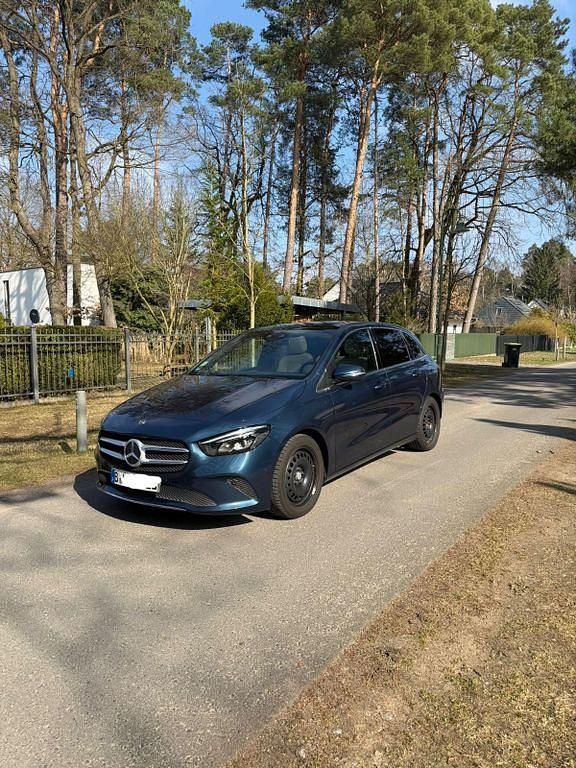 Gebraucht Mercedes B200 163 PS (119 kW) 2019 Blau Van / Kleinbus
