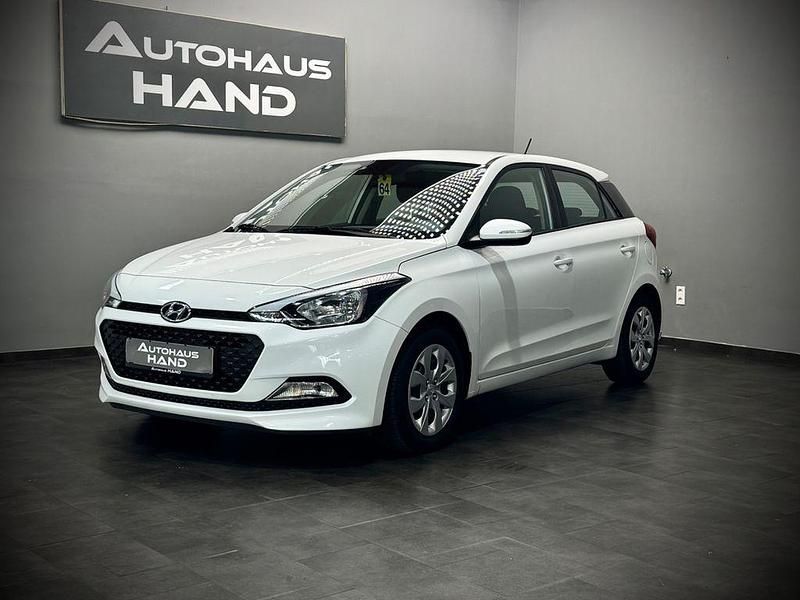 Weiß Gebraucht 2017 Hyundai i20 GO! Limousine | 9.999 € (Fairer Preis) - Bild 1/4