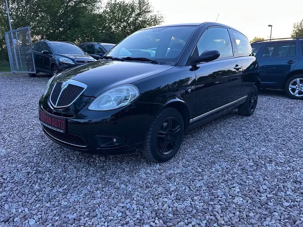 Second-hand Lancia Ypsilon 77 CP (56 kW) 2007 Negru Hatchback