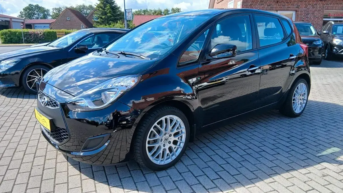 Gebraucht Hyundai ix20 Classic 90 PS (66 kW) 2016 Schwarz Kleinwagen