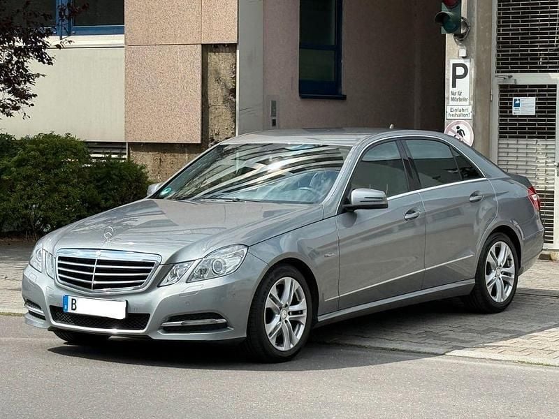 Gebraucht Mercedes E300 Avantgarde 231 PS (169 kW) 2010 Grau Limousine