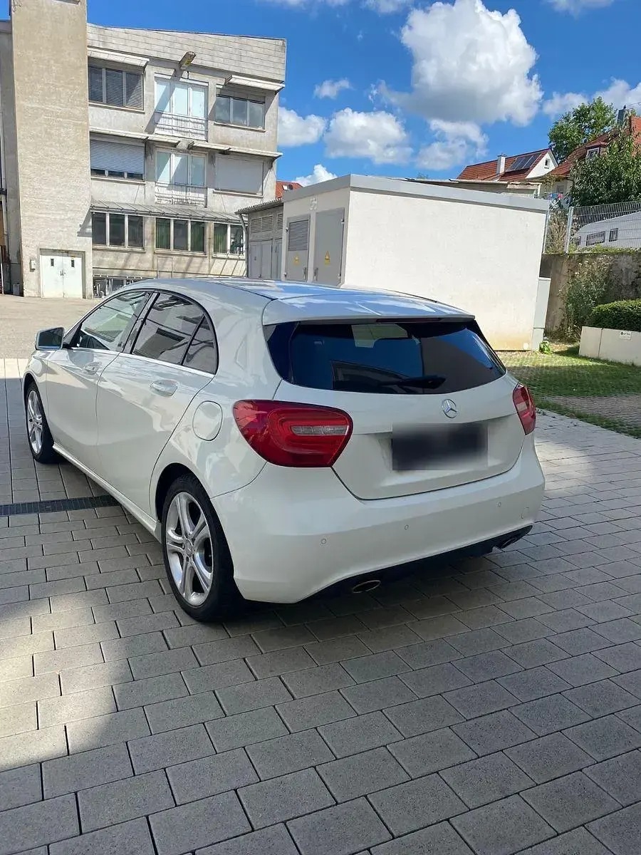 Gebraucht Mercedes A200 156 PS (114 kW) 2015 Weiß Kleinwagen
