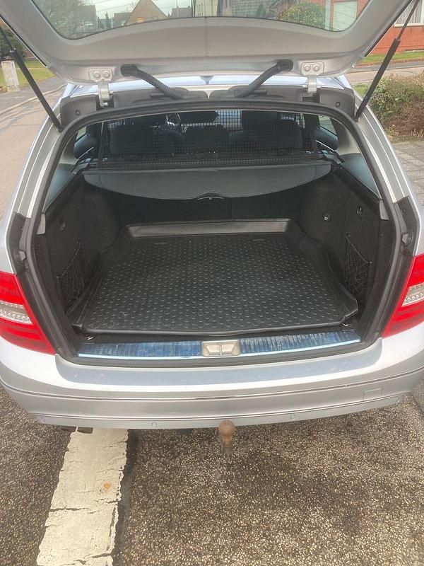 Gebraucht Mercedes C180 Elegance 156 PS (114 kW) 2011 Silber Kombi