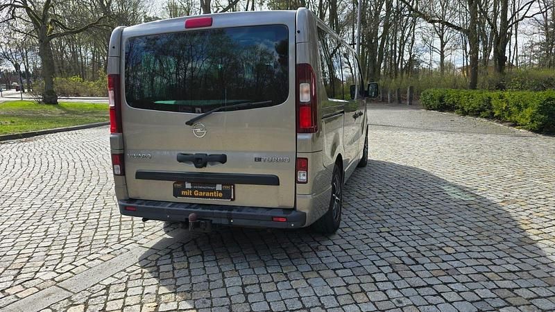 Gebraucht Opel Vivaro 120 PS (88 kW) 2015 Beige Van / Kleinbus