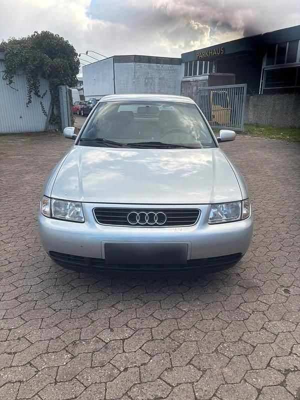 Second-hand Audi A3 101 CP (74 kW) 1999 Argintiu Hatchback