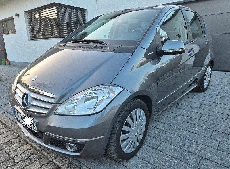Gebraucht Mercedes A200 Avantgarde 140 PS (102 kW) 2011 Grau Van / Kleinbus
