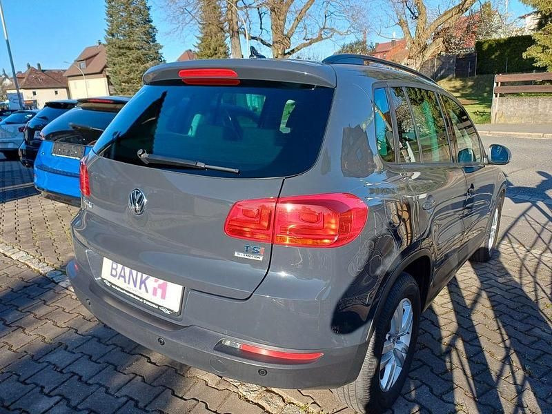 Gebraucht VW Tiguan Trendline 122 PS (89 kW) 2015 Grau SUV