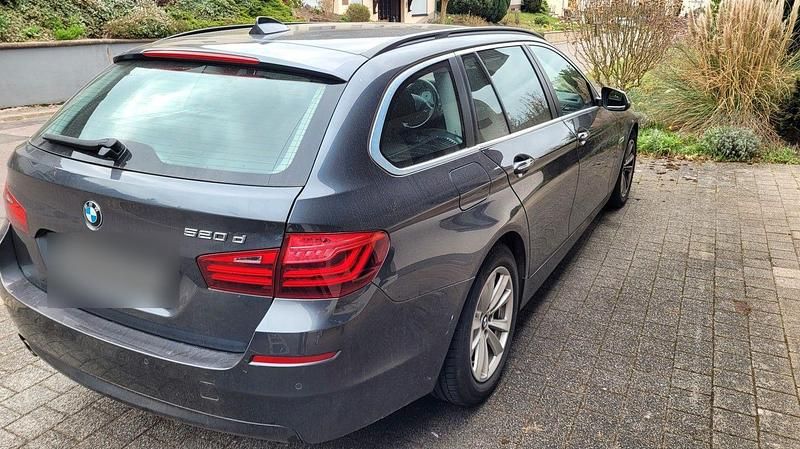 Gebraucht BMW 520 190 PS (139 kW) 2016 Grau Kombi