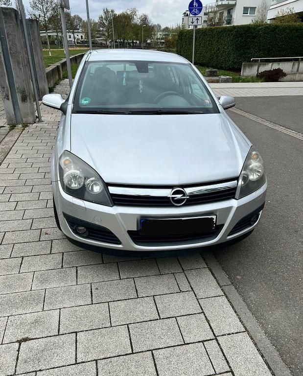Gebraucht Opel Astra 105 PS (77 kW) 2006 Silber Limousine