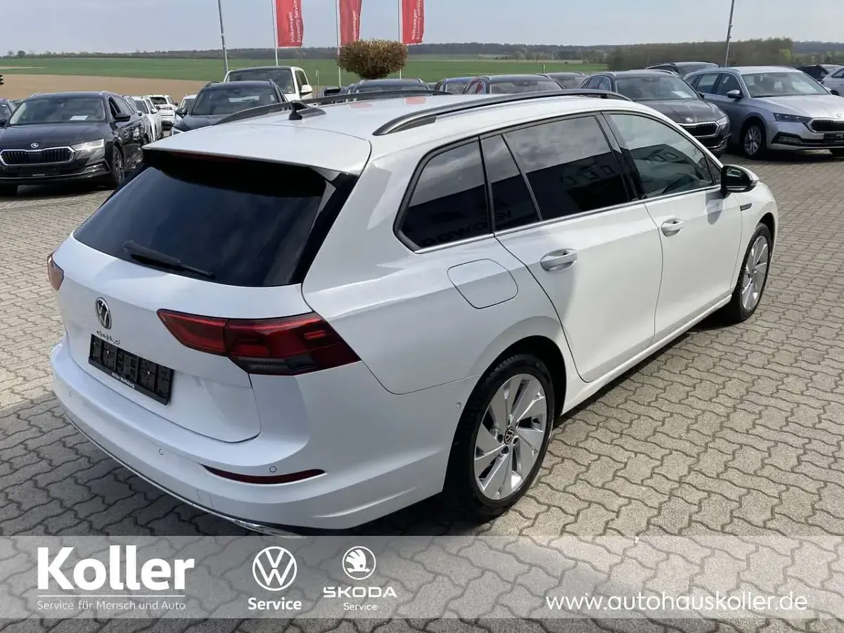 Gebraucht VW Golf VIII Style 150 PS (110 kW) 2023 Weiß Kombi