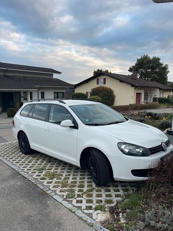 Gebraucht VW Golf VI 102 PS (75 kW) 2010 Weiß Kleinwagen