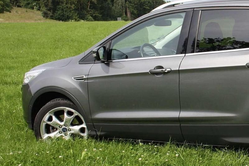 Grau Gebraucht 2013 Ford Kuga SUV | 6.200 € (Superpreis) - Bild 1/4