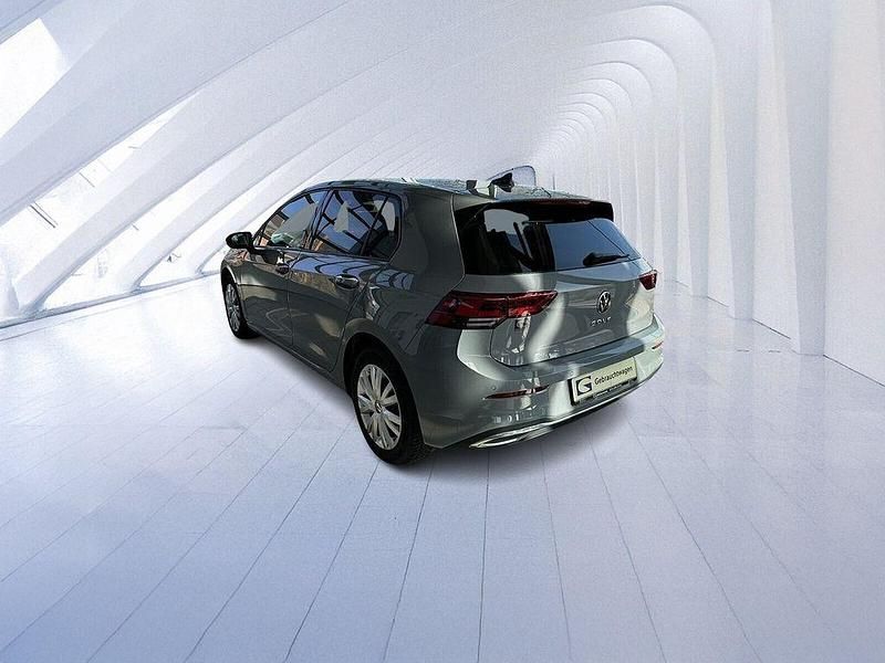 Gebraucht VW Golf VIII Active 131 PS (96 kW) 2023 Grau Limousine