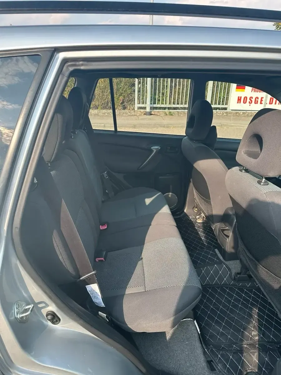 Gebraucht Toyota RAV4 150 PS (110 kW) 2005 Grau SUV