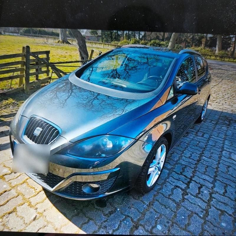Grau Gebraucht 2009 Seat Altea XL Van / Kleinbus | 3.900 € (Fairer Preis) - Bild 1/4
