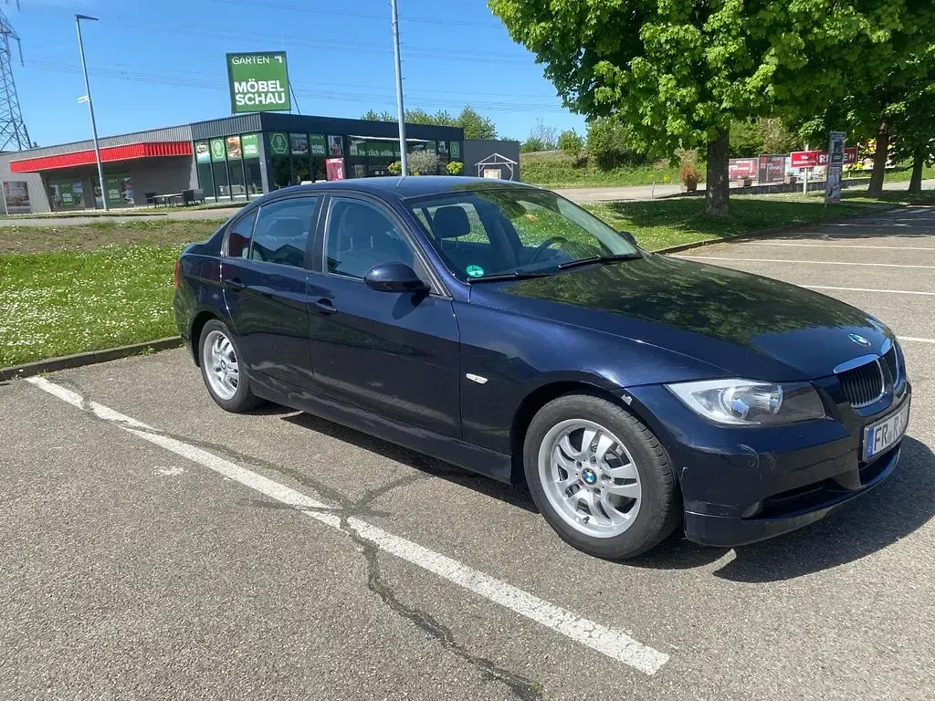 Second-hand BMW 320 150 CP (110 kW) 2004 Albastru Berlinǎ