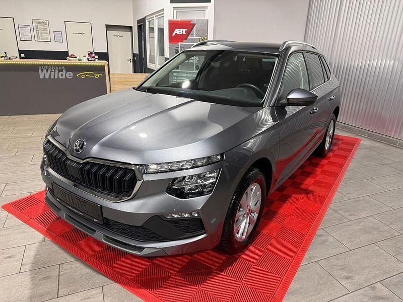 Grau Gebraucht 2024 Skoda Kamiq Selection SUV | 22.200 € (Guter Preis) - Bild 1/4