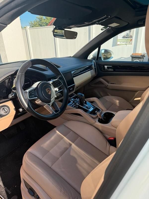 Second-hand Porsche Cayenne 462 CP (339 kW) 2022 Alb SUV