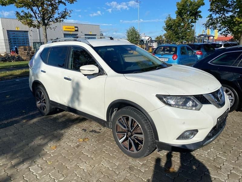 Weiß Gebraucht 2015 Nissan X-Trail Acenta SUV | 6.450 € - Bild 1/4