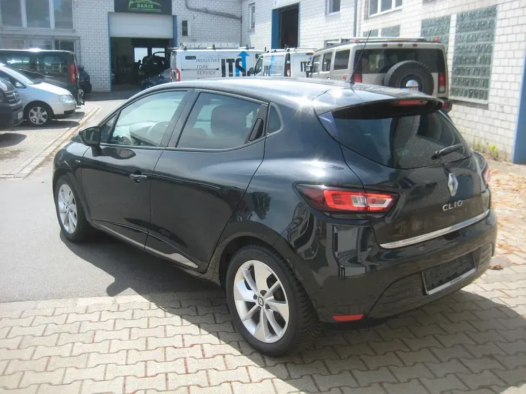 Gebraucht Renault Clio LIMITED 73 PS (53 kW) 2017 Schwarz Limousine