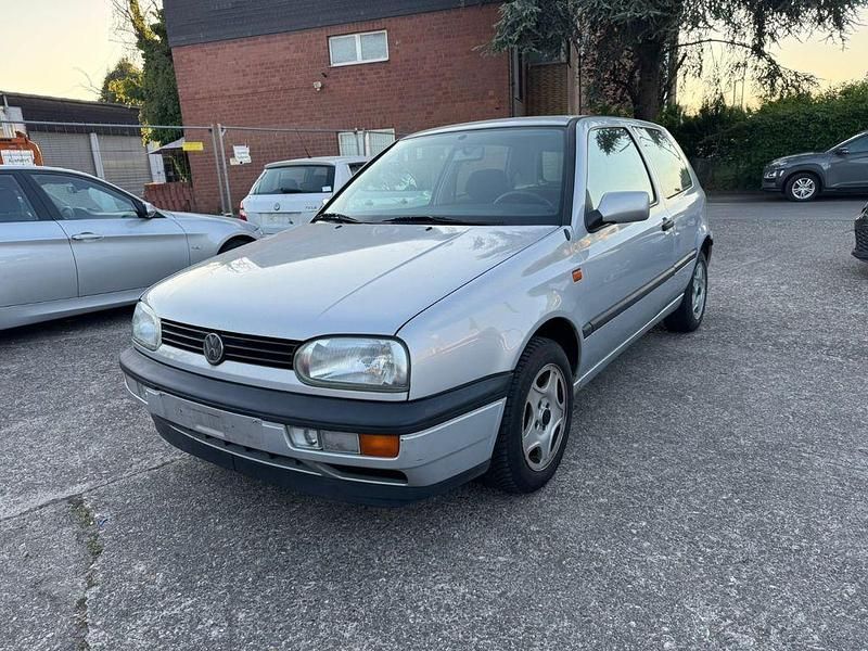 Gebraucht VW Golf III 90 PS (66 kW) 1992 Silber Kleinwagen